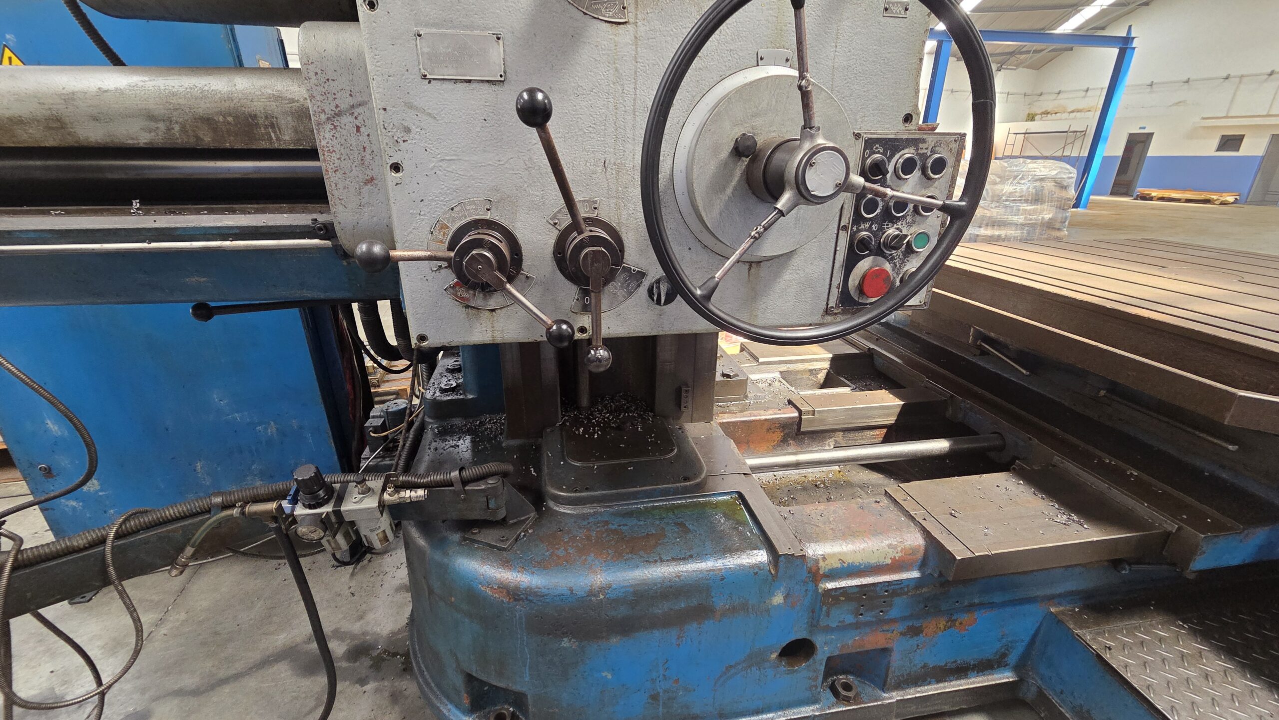 Mandriladora horizontal de mesa TOS W100A