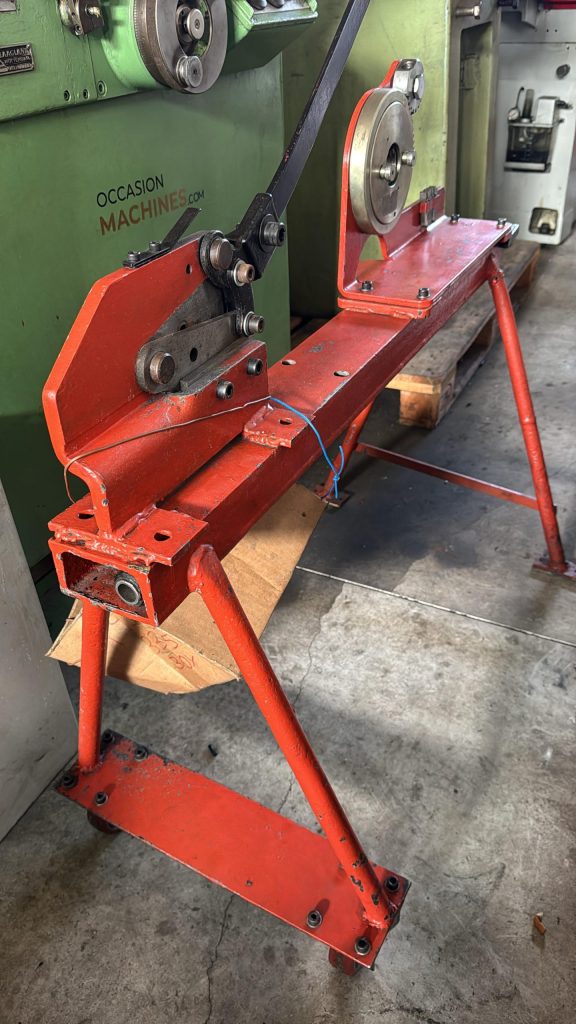 Guilhotina manual e máquina de cravar tubos