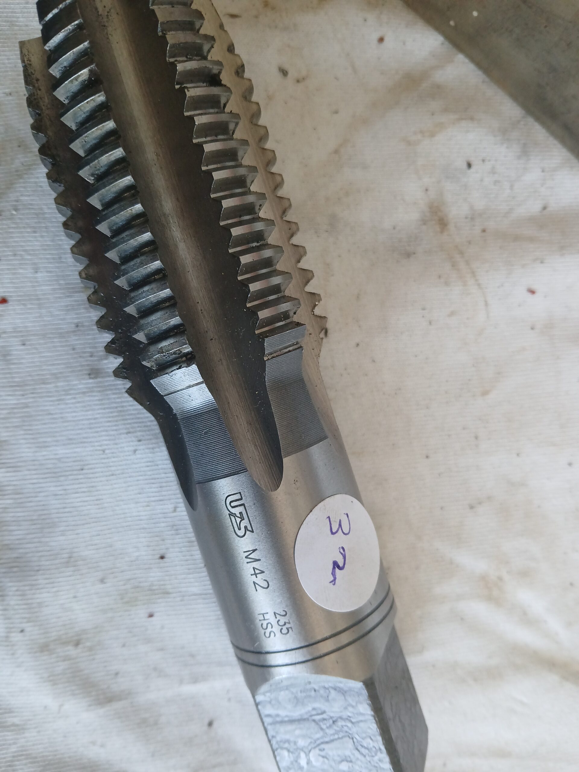 Macho M42 235 HSS UFS