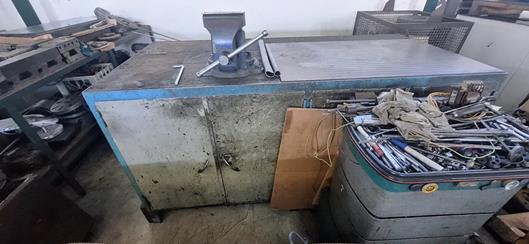 Bancada de trabalho com torno